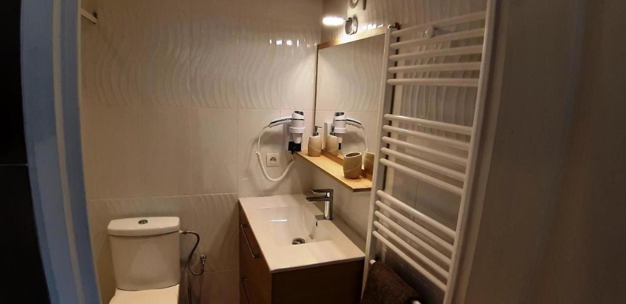 Crew Key West Hostel Antibes Ngoại thất bức ảnh